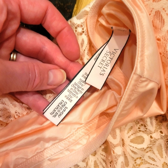 Victoria's Secret Lace Off The Shoulder Flounce Bralette Bundle Size Small - Picture 10 of 12